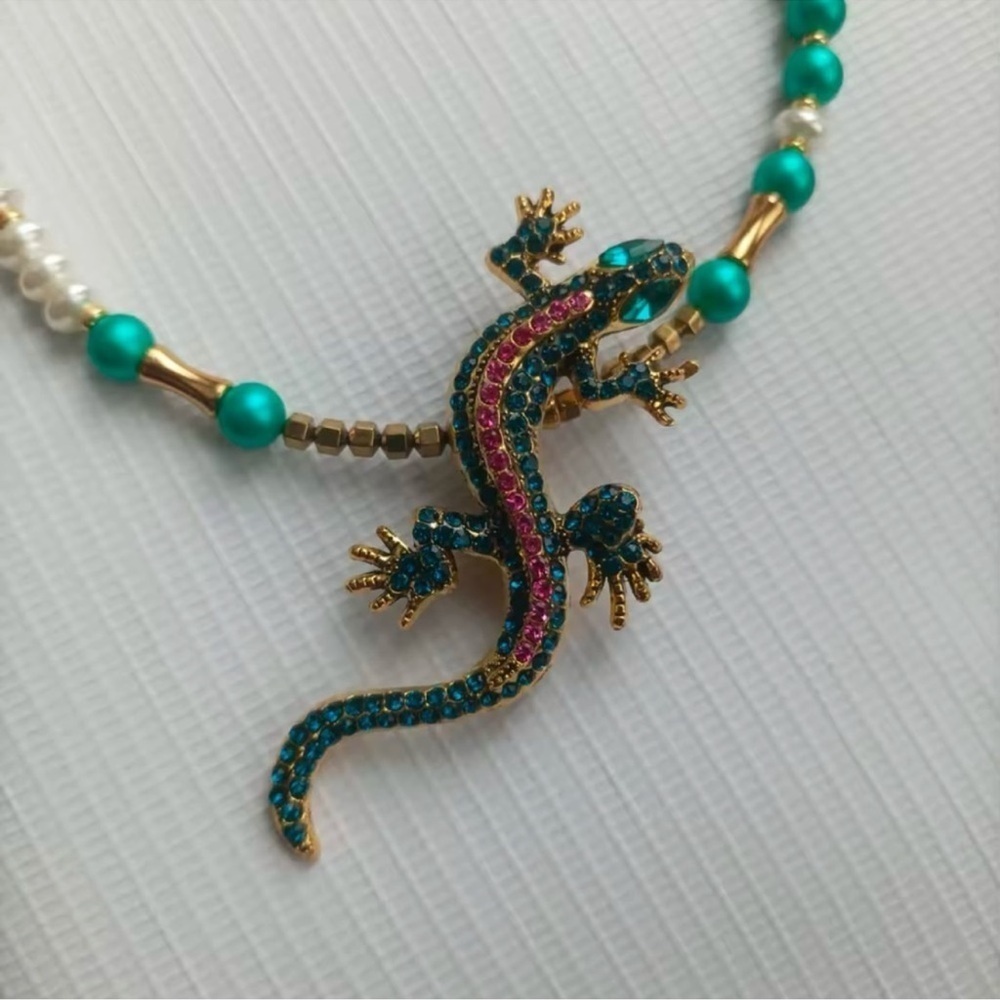 Blue Lizard Colorful Reptile Brooch - Picture 7 of 7